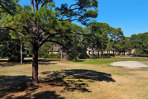Sleeps 8 w/ Resort Pools, Tennis, Golf & Beach Access + Attraction Tic