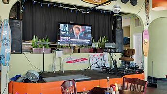 Sleeps 8 w/ Resort Pools, Tennis, Golf & Beach Access + Attraction Tic