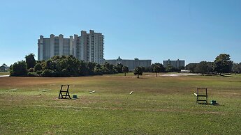 Sleeps 8 w/ Resort Pools, Tennis, Golf & Beach Access + Attraction Tic