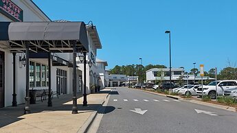 Sleeps 8 w/ Resort Pools, Tennis, Golf & Beach Access + Attraction Tic