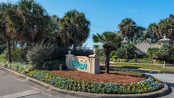 Sleeps 8 w/ Resort Pools, Tennis, Golf & Beach Access + Attraction Tic