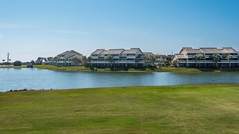 Sleeps 8 w/ Resort Pools, Tennis, Golf & Beach Access + Attraction Tic