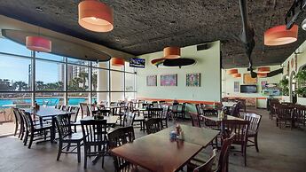 Sleeps 8 w/ Resort Pools, Tennis, Golf & Beach Access + Attraction Tic