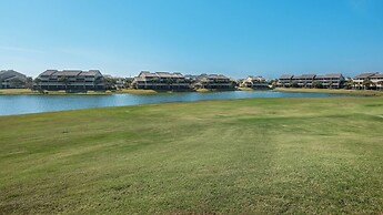 Sleeps 8 w/ Resort Pools, Tennis, Golf & Beach Access + Attraction Tic