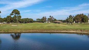 Sleeps 8 w/ Resort Pools, Tennis, Golf & Beach Access + Attraction Tic