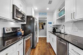 Sleeps 8 w/ Resort Pools, Tennis, Golf & Beach Access + Attraction Tic