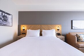 Sandman Signature Las Colinas Hotel & Suites