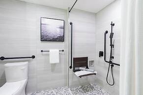 Sandman Signature Las Colinas Hotel & Suites