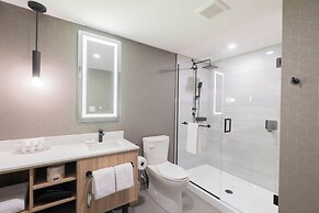 Sandman Signature Las Colinas Hotel & Suites