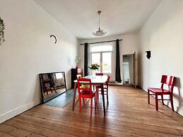 Spacious Family Apartment Midi