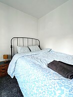 Spacious Family Apartment Midi