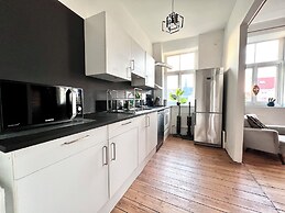 Spacious Family Apartment Midi