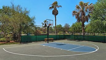 Palms Resort 2813: 2br, Pools, Courts, Gulf Views & Minutes to Beach!