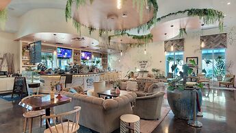 Palms Resort 2813: 2br, Pools, Courts, Gulf Views & Minutes to Beach!