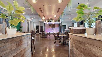 Palms Resort 2813: 2br, Pools, Courts, Gulf Views & Minutes to Beach!