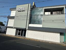 Hotel pool city
