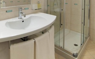 Lovely Beachside Flat With a Luminous Terrace