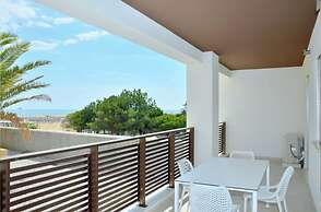 Charming Apartment With Terrace by the sea