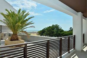 Charming Apartment With Terrace by the sea