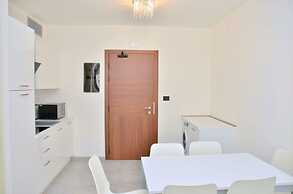 Charming Apartment With Terrace by the sea