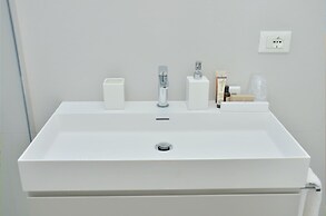 Charming Apartment With Terrace by the sea