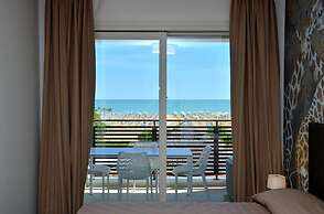 Adorable Apartment With Terrace Overlooking the sea