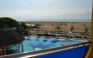 Seaside Bliss- Flat With View on the Pool