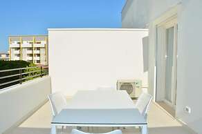 Intimate Seaside Studio Perfect for Relaxing