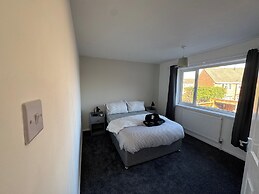 Housesleeps5-riverfront-parking-garden-contractors