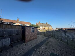 Housesleeps5-riverfront-parking-garden-contractors