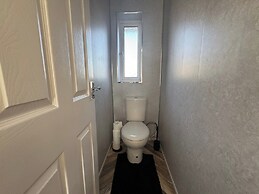 Housesleeps5-riverfront-parking-garden-contractors