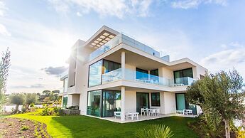 Monte Rei 3 bed Penthouse Apt