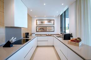 Monte Rei 3 bed Penthouse Apt