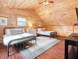 Charming Smoky Mountain Cabin w Hot tub Views