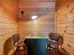 Charming Smoky Mountain Cabin w Hot tub Views