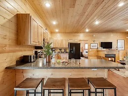 Charming Smoky Mountain Cabin w Hot tub Views