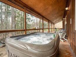 Charming Smoky Mountain Cabin w Hot tub Views