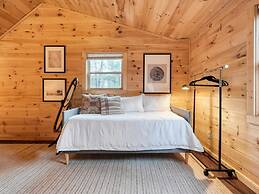 Charming Smoky Mountain Cabin w Hot tub Views