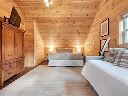 Charming Smoky Mountain Cabin w Hot tub Views