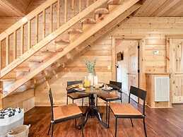 Charming Smoky Mountain Cabin w Hot tub Views