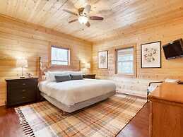 Charming Smoky Mountain Cabin w Hot tub Views