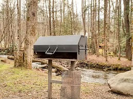 Charming Smoky Mountain Cabin w Hot tub Views
