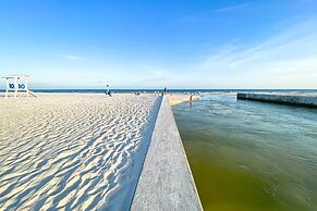Azure Horizon Beachfront Charm in Gulf Shores