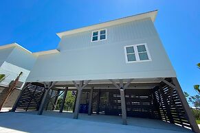 Azure Horizon Beachfront Charm in Gulf Shores
