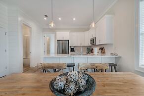 Azure Horizon Beachfront Charm in Gulf Shores