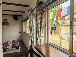 Tuk Tuk Gilhari Noida