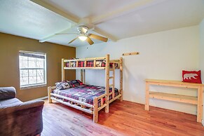 Cabin Close to ATV & Hiking Trails in Delbarton