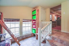 Cabin Close to ATV & Hiking Trails in Delbarton