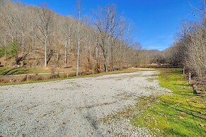 Cabin Close to ATV & Hiking Trails in Delbarton