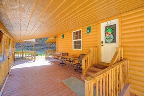 Cabin Close to ATV & Hiking Trails in Delbarton